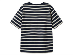 Mørkeblå stribet t-shirt med lille logobroderi fra Name it 13240705 navy blazer bagfra